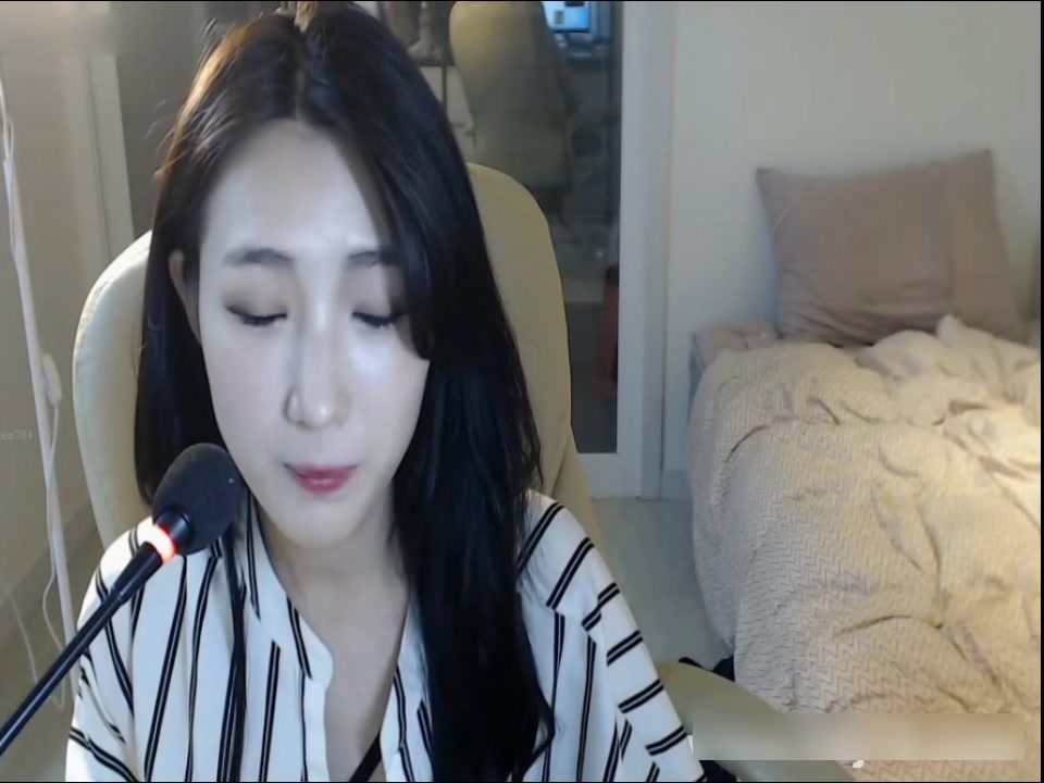 绝色女神级美女主播极致艳舞，看脸蛋就要被迷死了太完美了