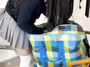 奶气草莓 高二的女儿琪琪明天开学 帮她收拾行李的时候发现包里有个黑色的大鸡巴