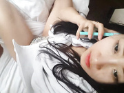 把整在和闺蜜打电话的漂亮女友拉过来吃鸡巴高清无水印