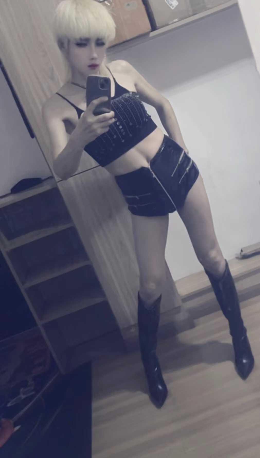 150推油加口250,大活200,相当热情而且技术很好,声音也很好听但是是男cd注意啊,泻火很不错 ... 150推油加口250,大活200,相当热情而且技术很好,声音也很好听但是是男cd注意啊,泻火很不错 ...